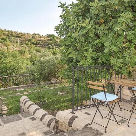 Holiday home 4 Bedroom Stunning In Giarratana