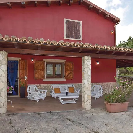 4 Bedroom Stunning In Holiday home